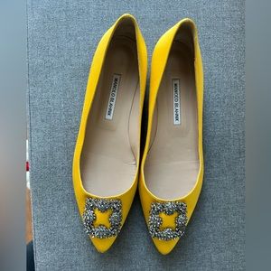 Manolo Blahnik Hangisi flat shoes in yellow satin Size 42, worn few times only